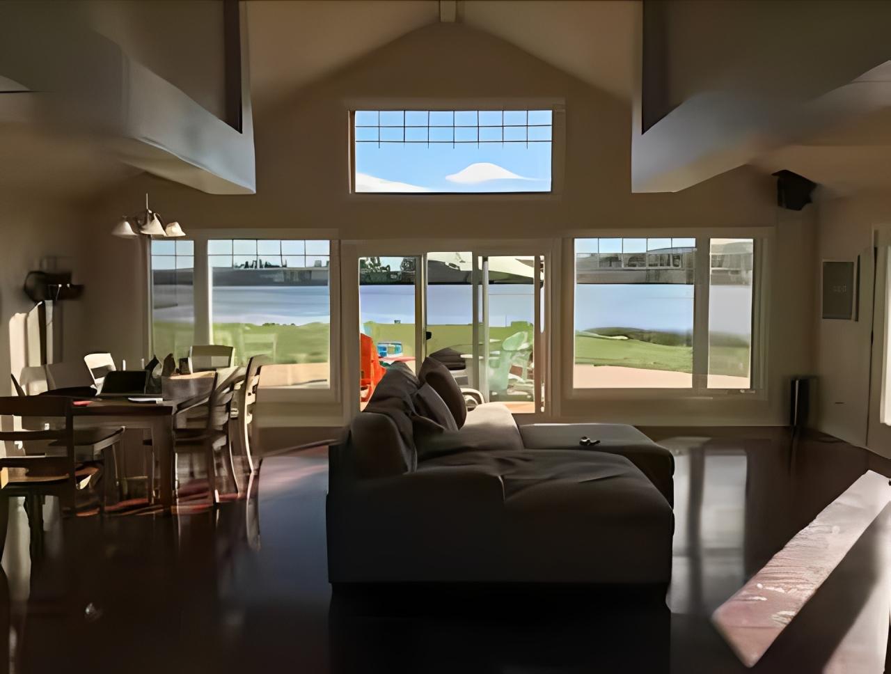 Luxury Lakefront Stay | Hot Tub + Firepit2