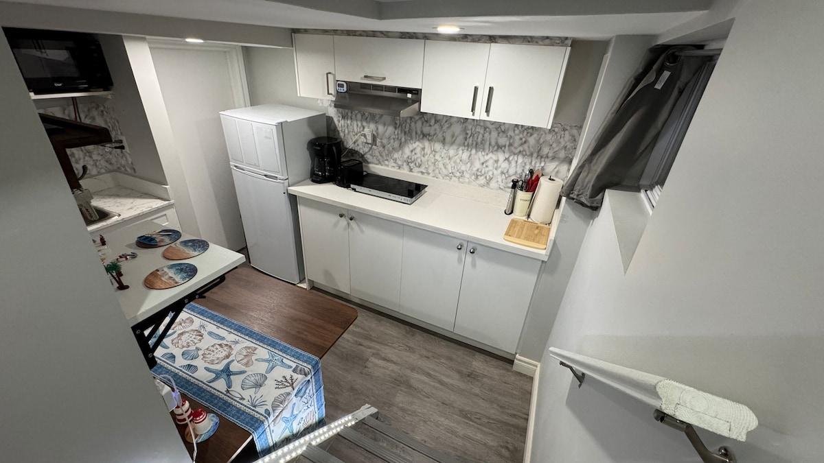 Bright Coastal Suite | Near Bluffs & Queen St. E3