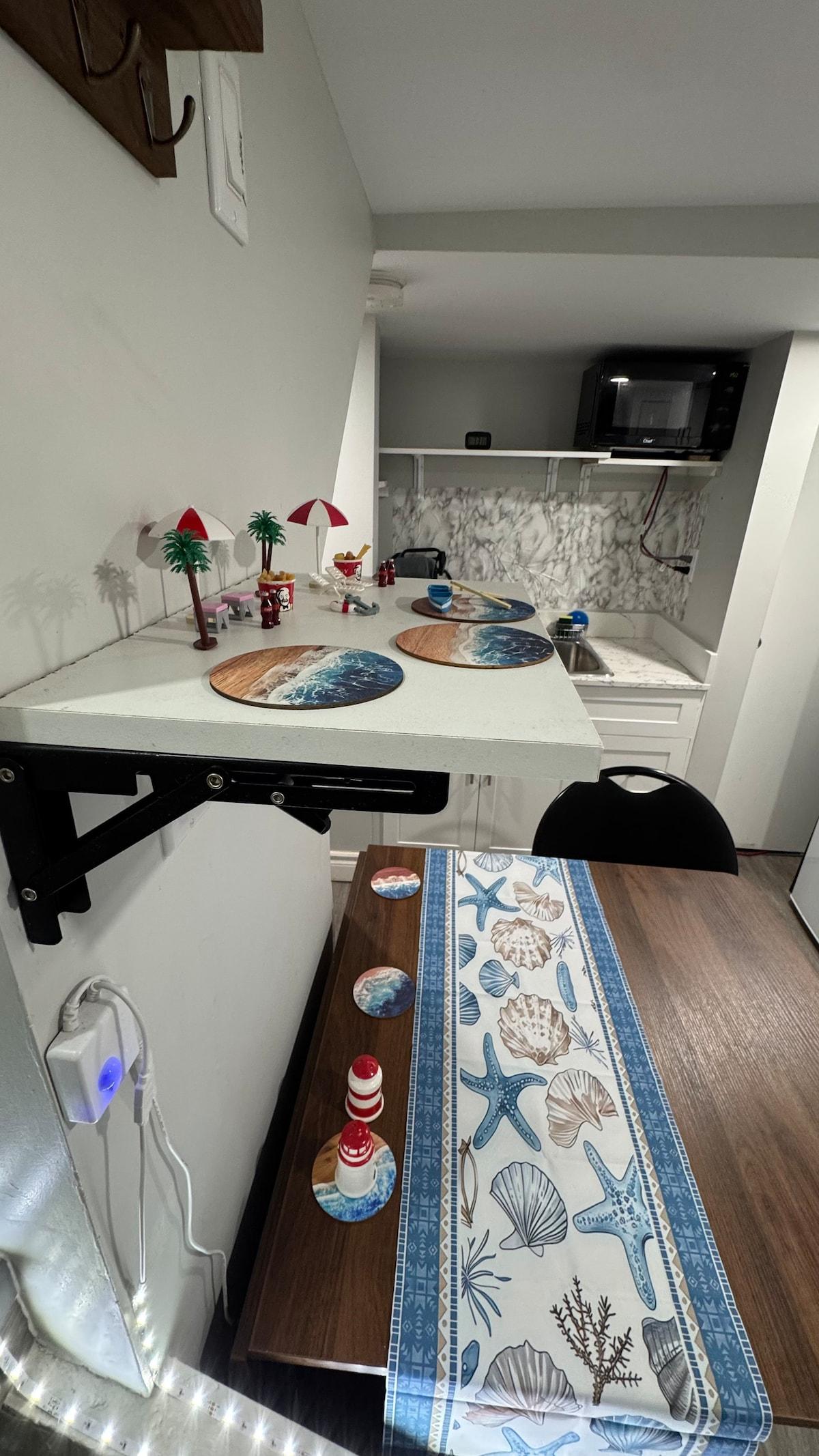 Bright Coastal Suite | Near Bluffs & Queen St. E4