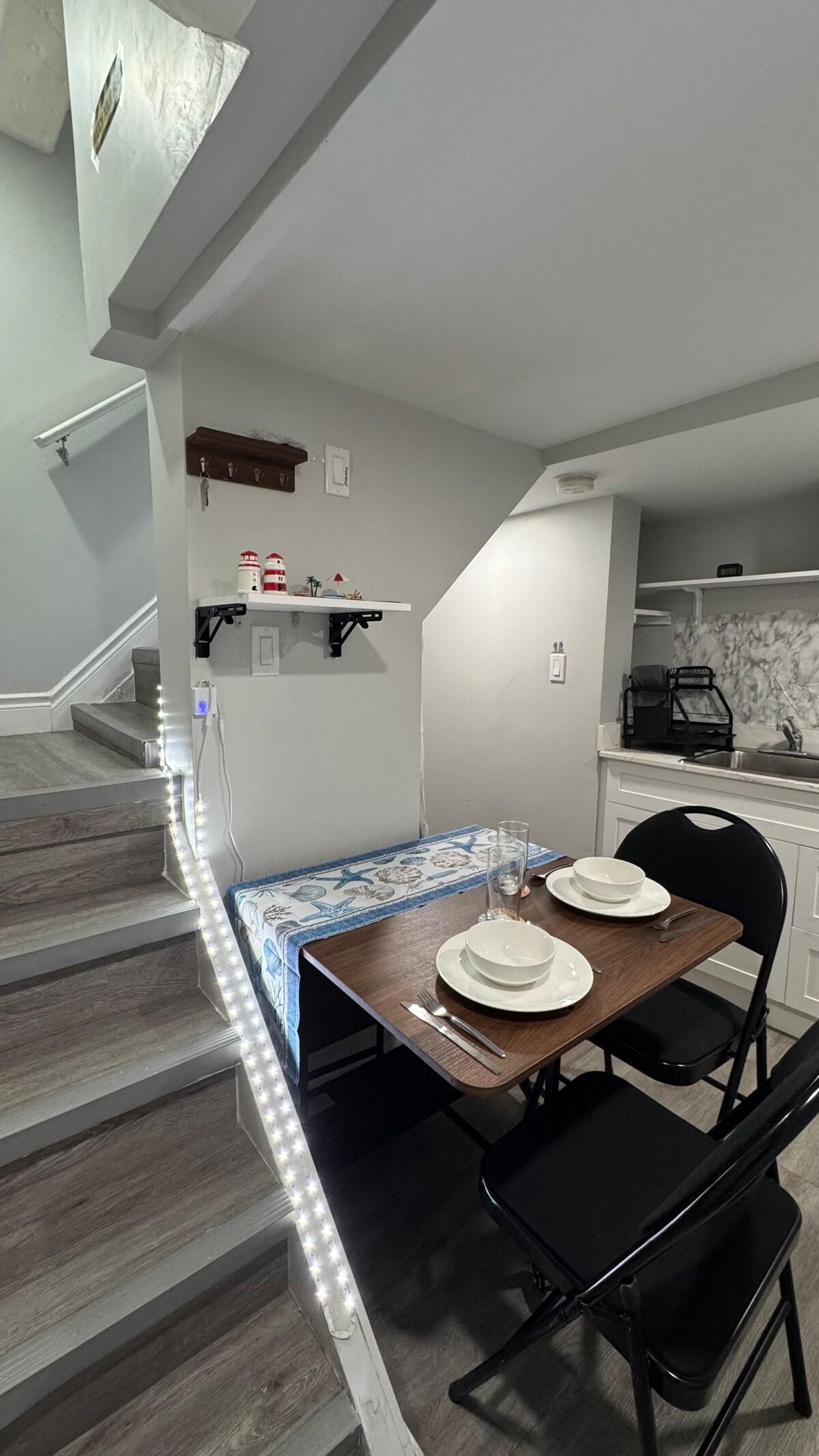 Bright Coastal Suite | Near Bluffs & Queen St. E5