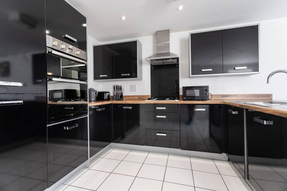 4 Bedroom Townhouse - Sleeps up to 7 Contractors5