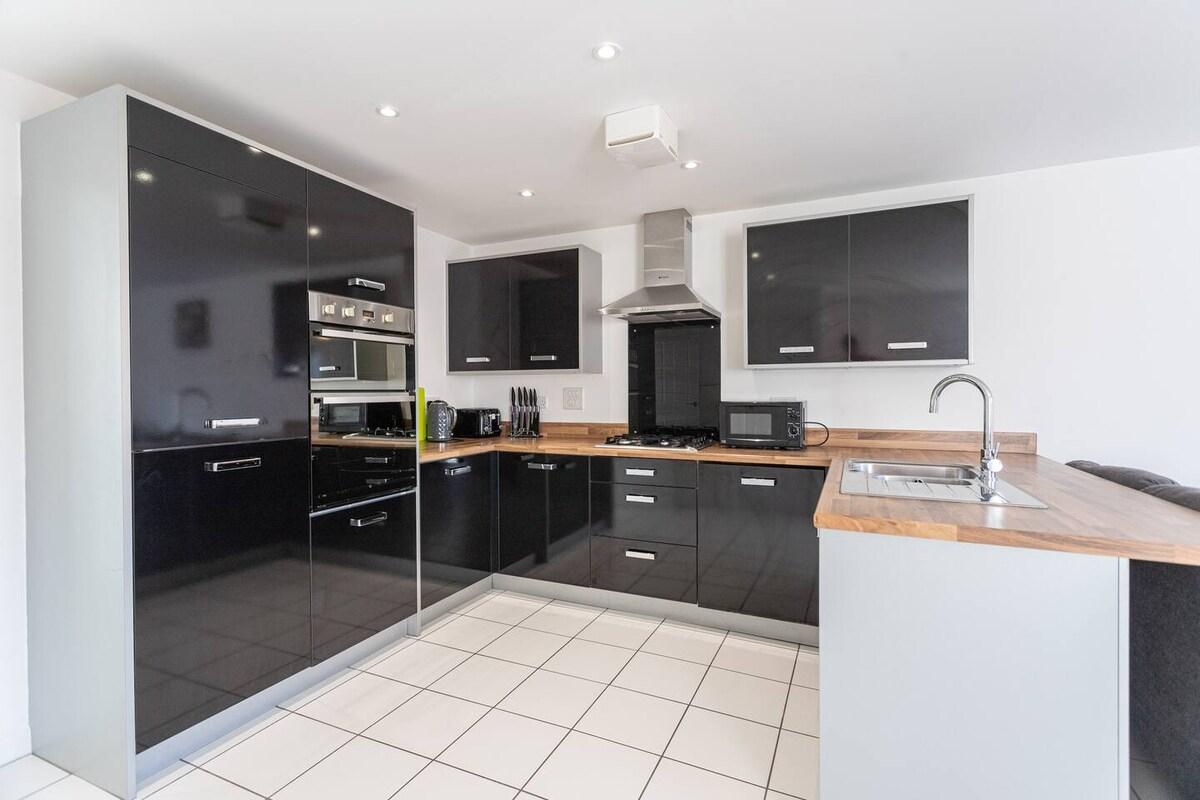 4 Bedroom Townhouse - Sleeps up to 5 Contractors6