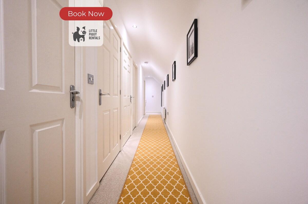 Spacious 2B R Balcony Flat w/ Parking & Fast Wi-Fi2