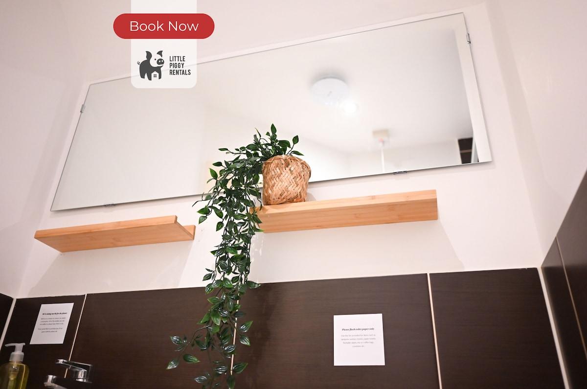 Spacious 2B R Balcony Flat w/ Parking & Fast Wi-Fi3