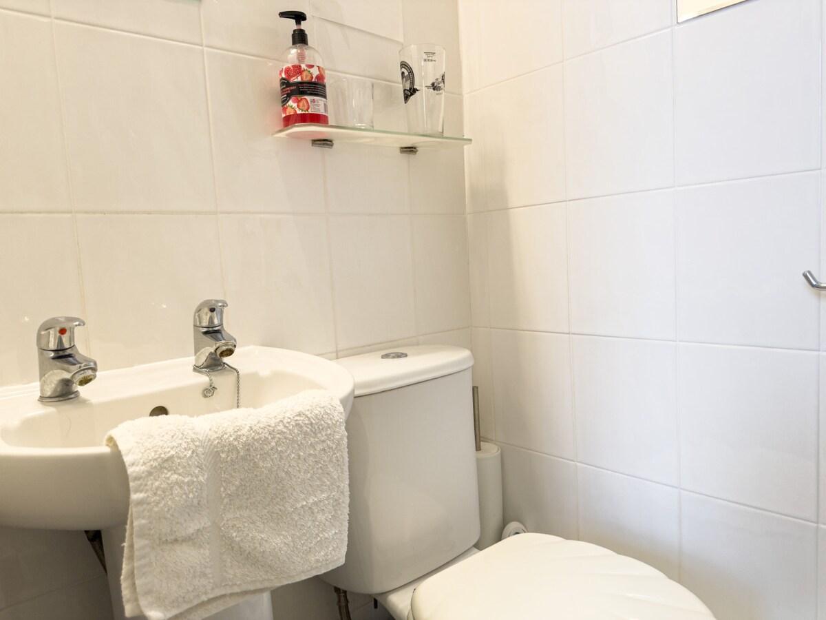 5 Bed | All En -suite | Seafront | Sea Views |6