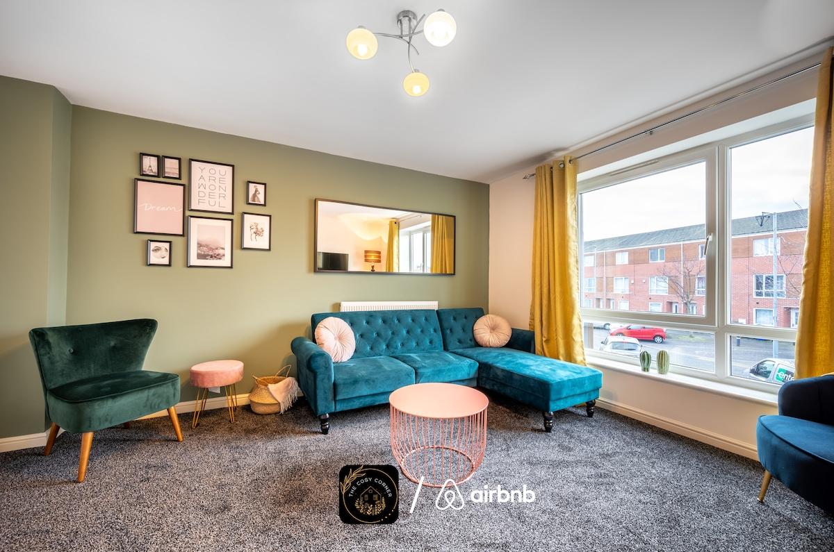 4BR House with Parking4