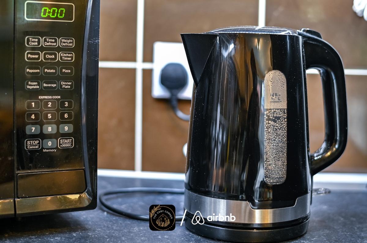 4BR House with Parking6