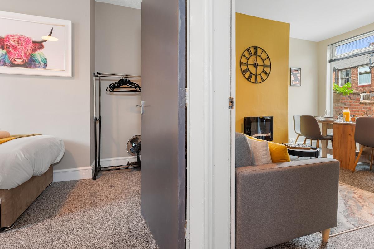 3BR House - Free Wi-fi & On Street Parking6