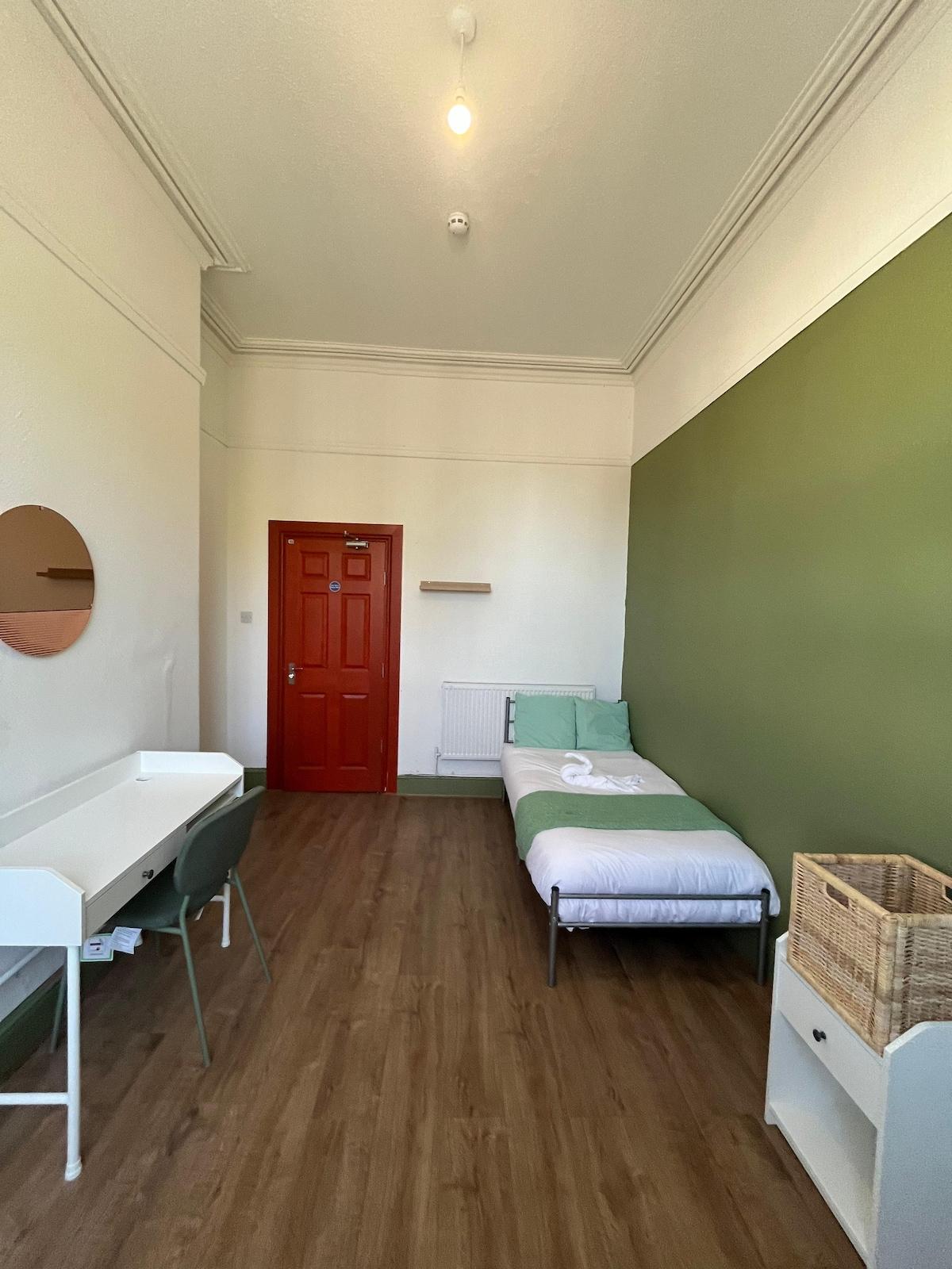 16 bedroom property - Birkenhead5