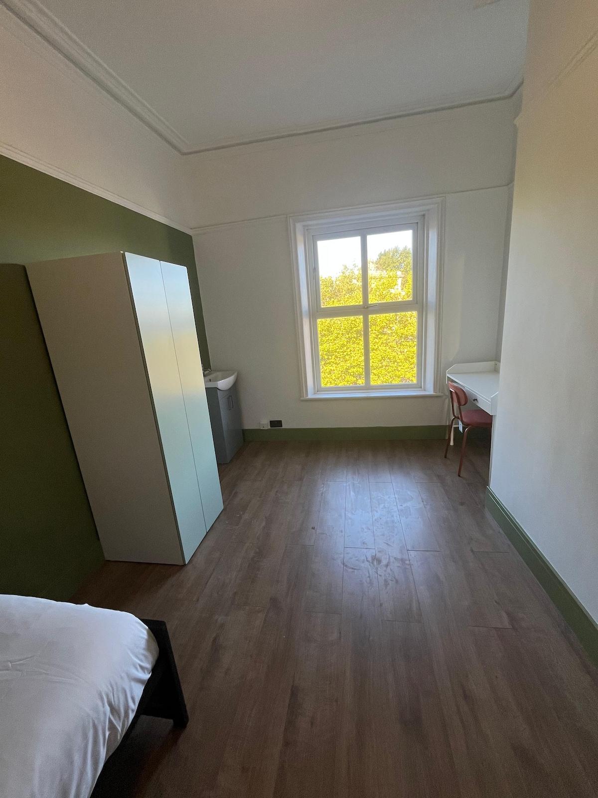 16 bedroom property - Birkenhead6