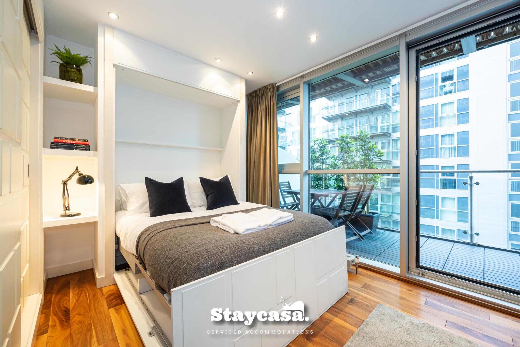 Sunset Haven Studio with Balcony and Free Parking6