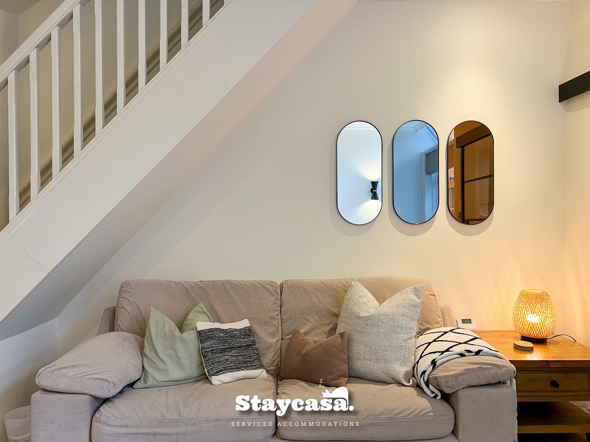 Stylish Interior Cosy Haven - On-Street Parking5