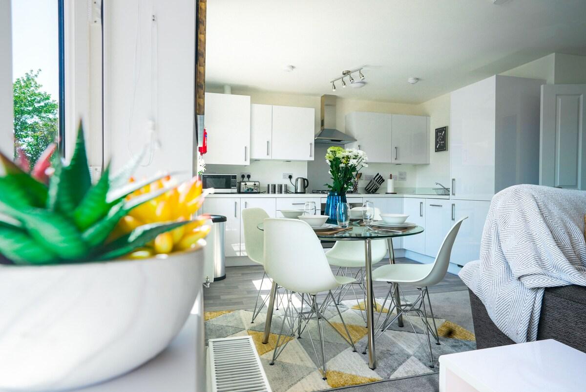Premium Central 2br Apt near Station w/ 2x Parking4