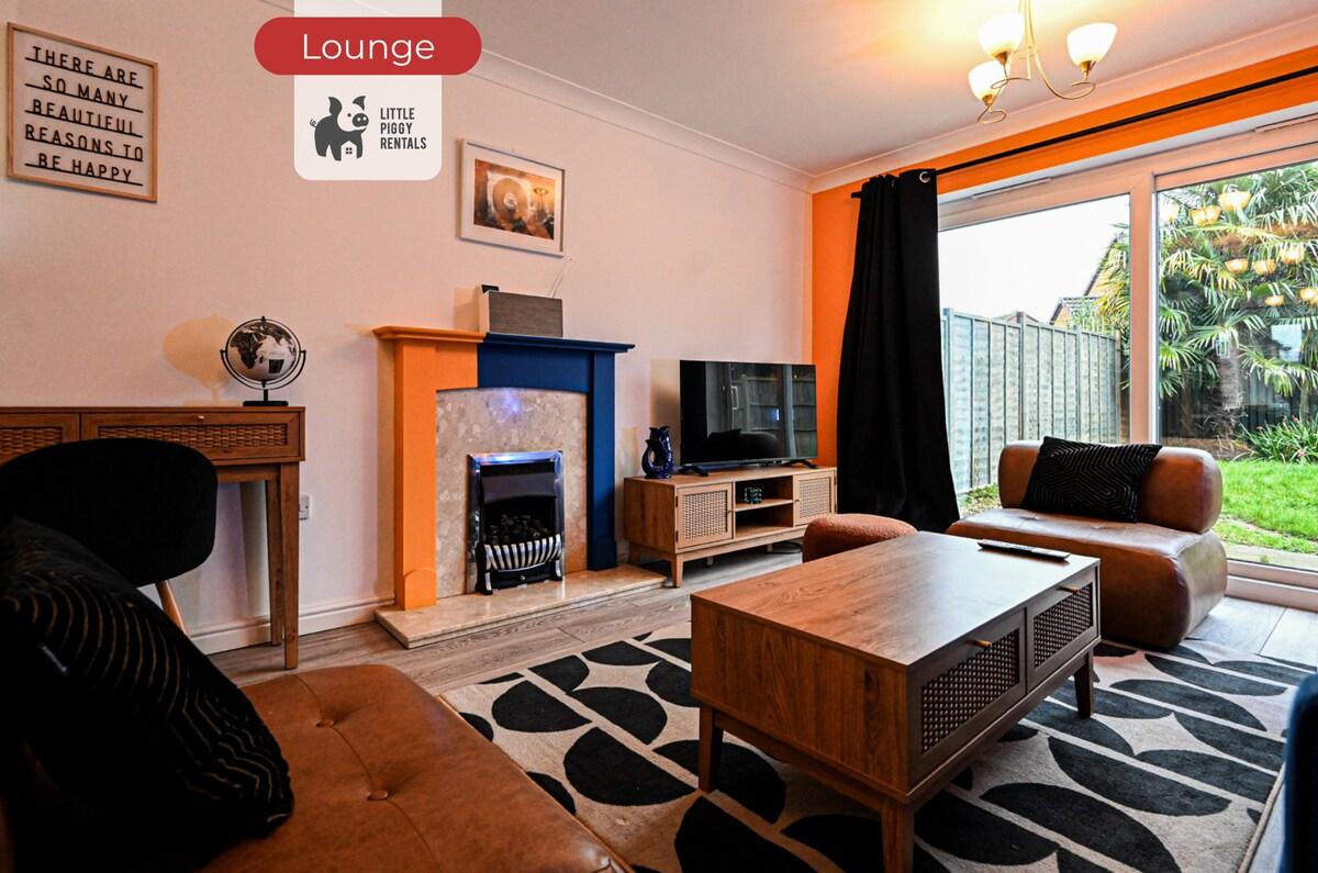 Spacious 4br House w/ 5 Beds, Fast Wi-Fi & Parking3