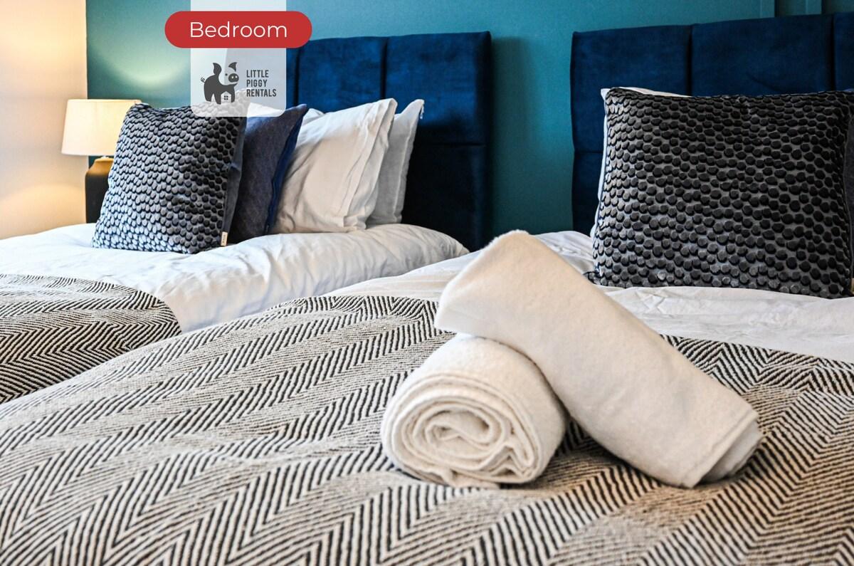 Spacious 4br House w/ 5 Beds, Fast Wi-Fi & Parking4