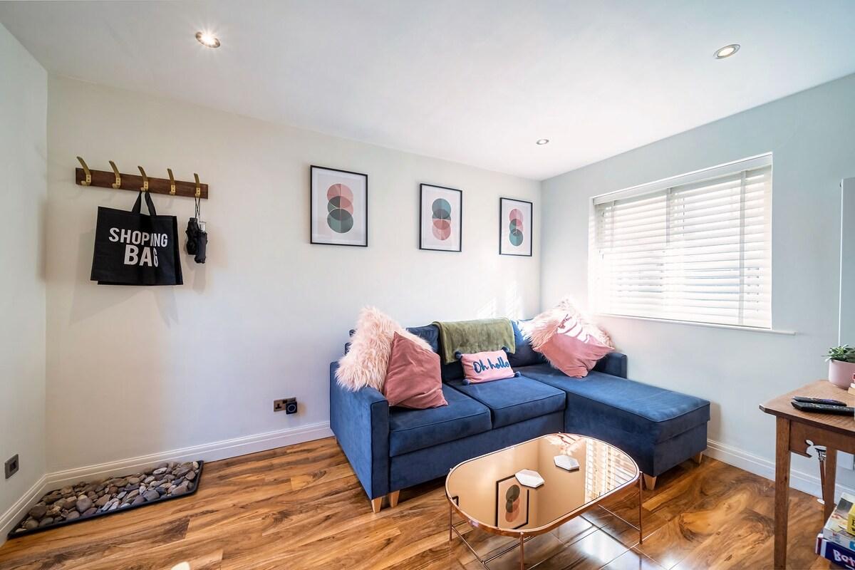 Chic Central House with Garden & Free Parking2