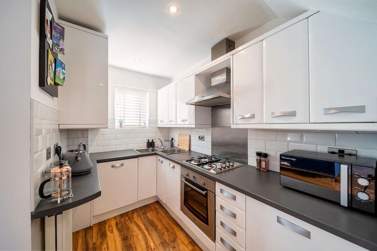 Chic Central House with Garden & Free Parking6