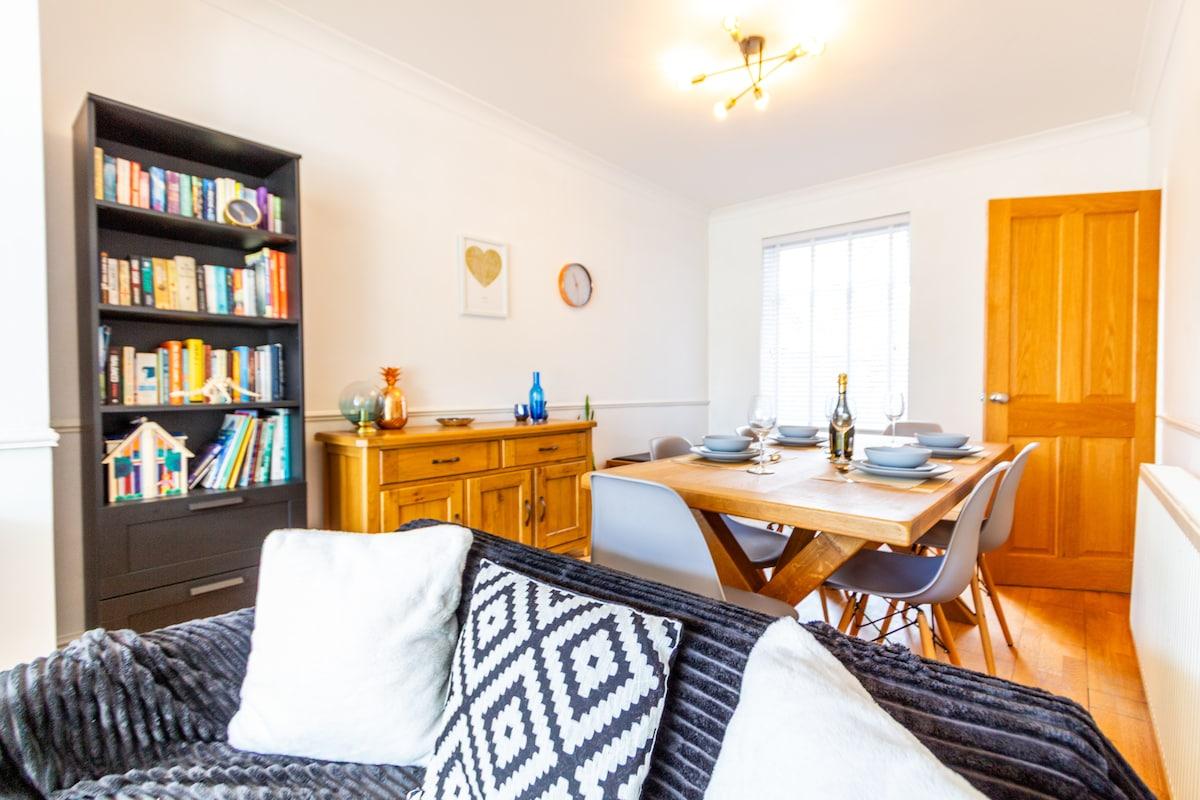 Charming Getaway: 3BR Home in the Heart of Chester2