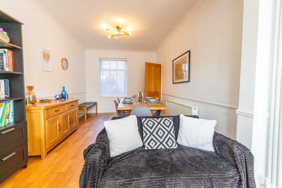 Charming Getaway: 3BR Home in the Heart of Chester3