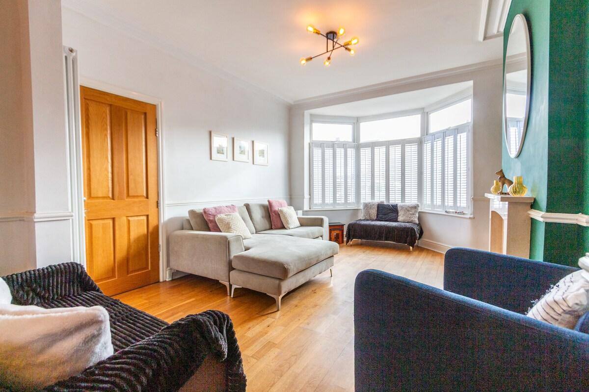 Charming Getaway: 3BR Home in the Heart of Chester4