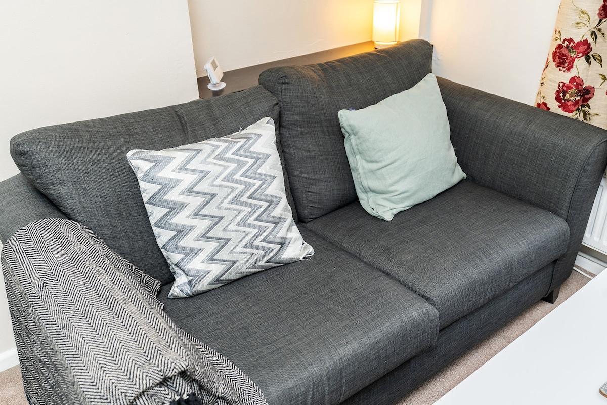 Convenient 2BR House with Great Transport Links3