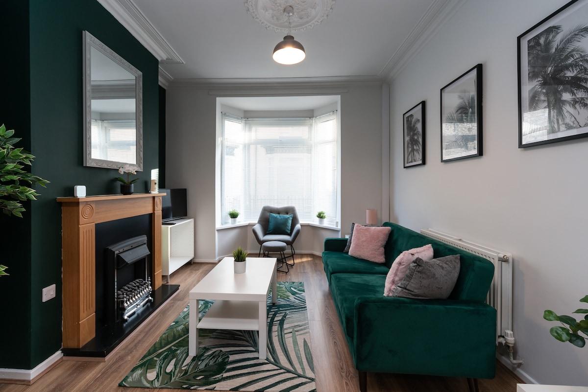 Stylish 3BR House in Hull - Sleeps 53