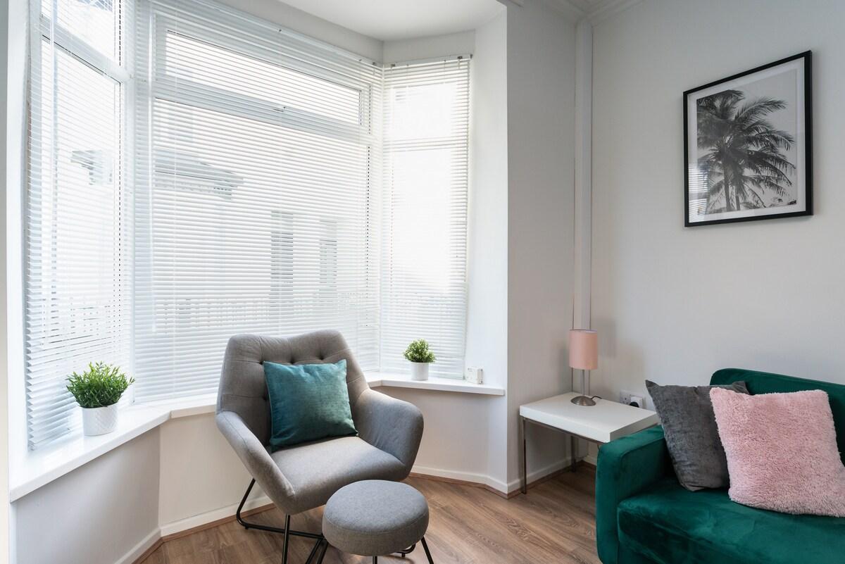 Stylish 3BR House in Hull - Sleeps 55