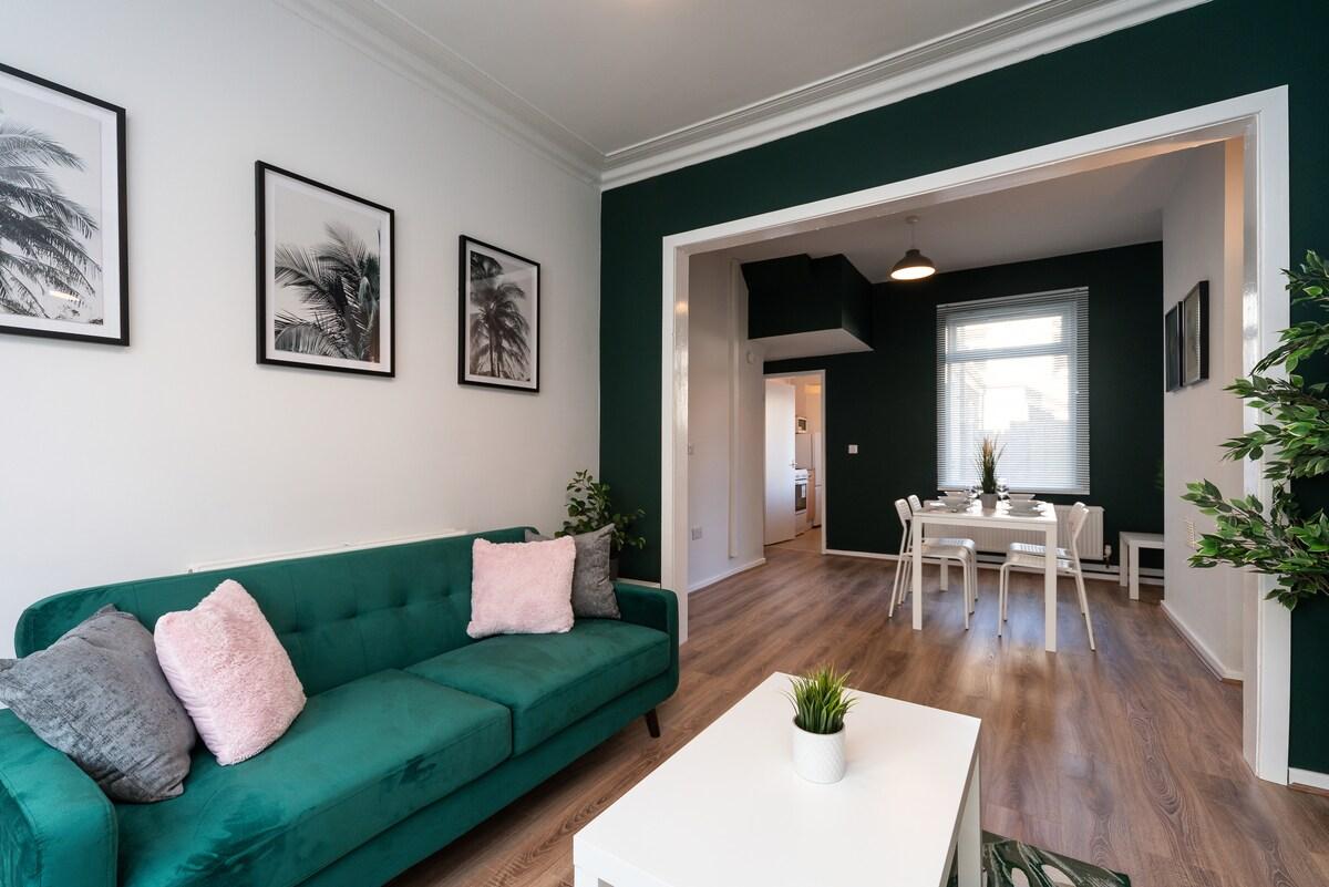 Stylish 3BR House in Hull - Sleeps 56