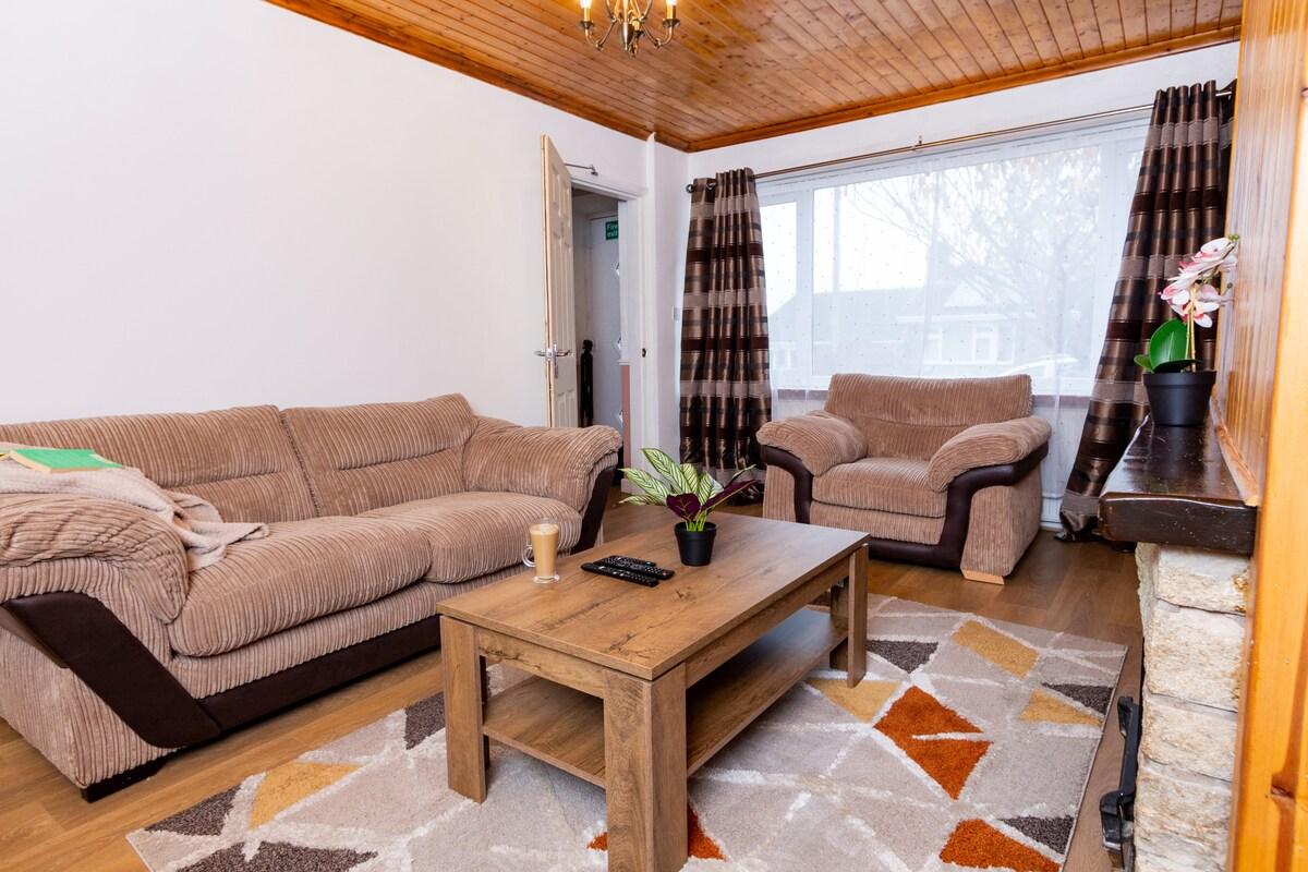 Charming 3BR House - Perfect for Group Stays2