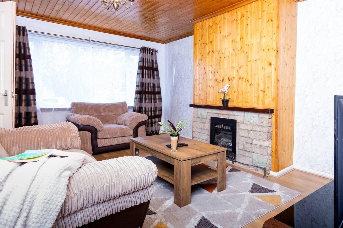 Charming 3BR House - Perfect for Group Stays4