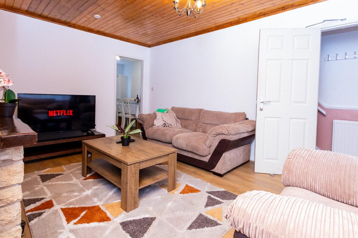 Charming 3BR House - Perfect for Group Stays5