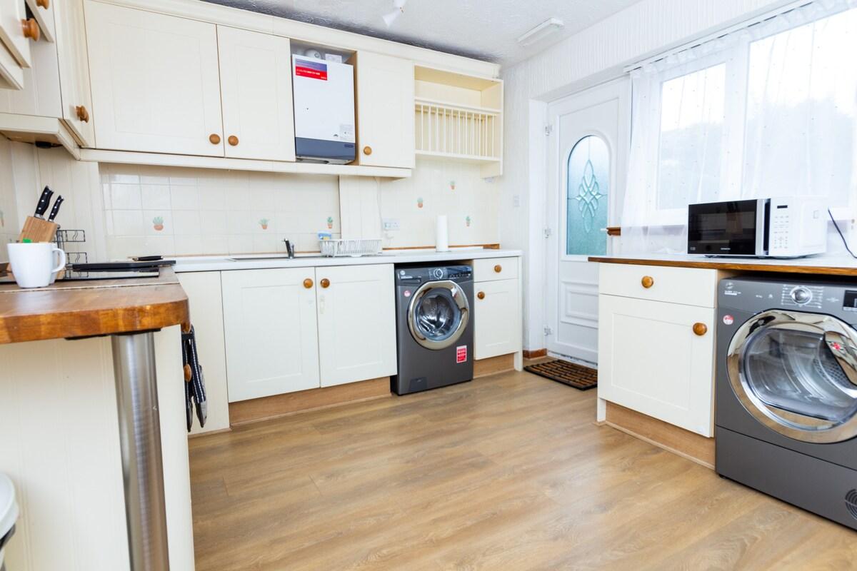 Charming 3BR House - Perfect for Group Stays6