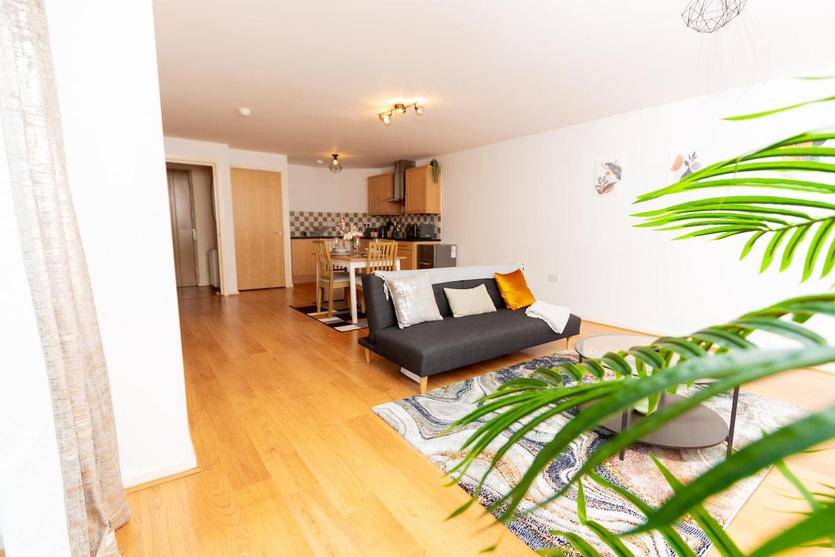 City Centre Getaway: Modern 1BR with Parking6