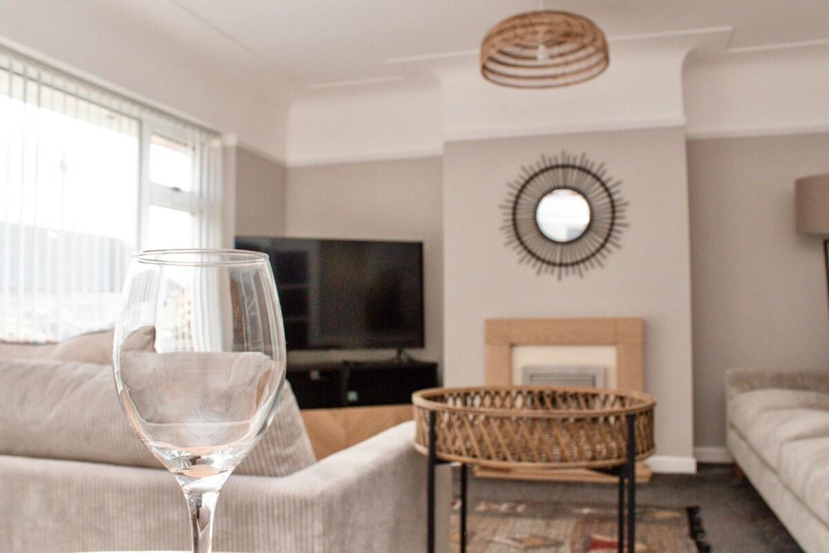 Cosy 3Bed Bungalow in West Kirby, Free Parking3