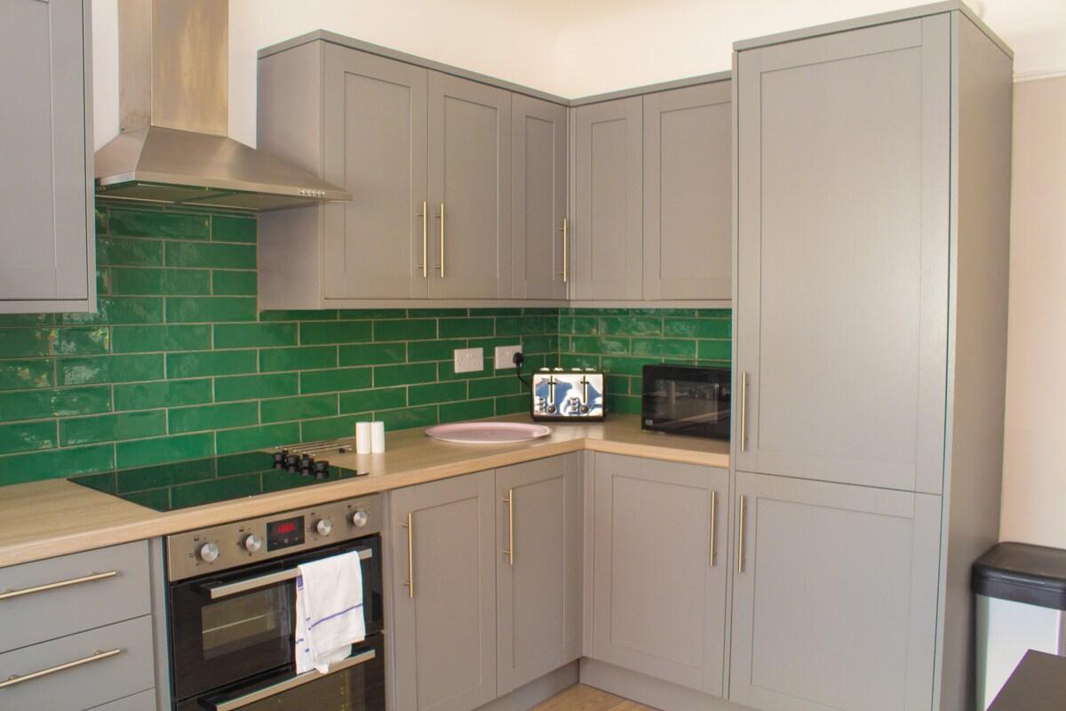 Cosy 3Bed Bungalow in West Kirby, Free Parking6