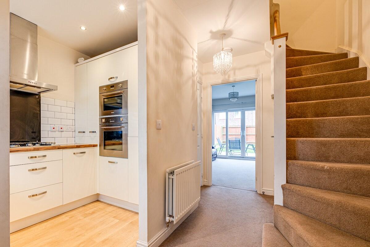 Cosy 2 Bedroom Home in Wigan4