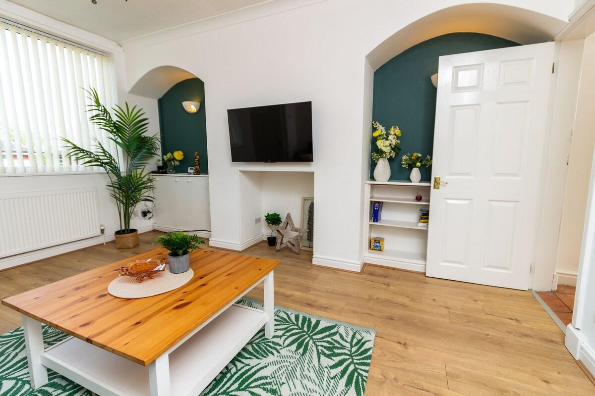 Stylish Comfort: 2BR Home in the heart of Wigan2