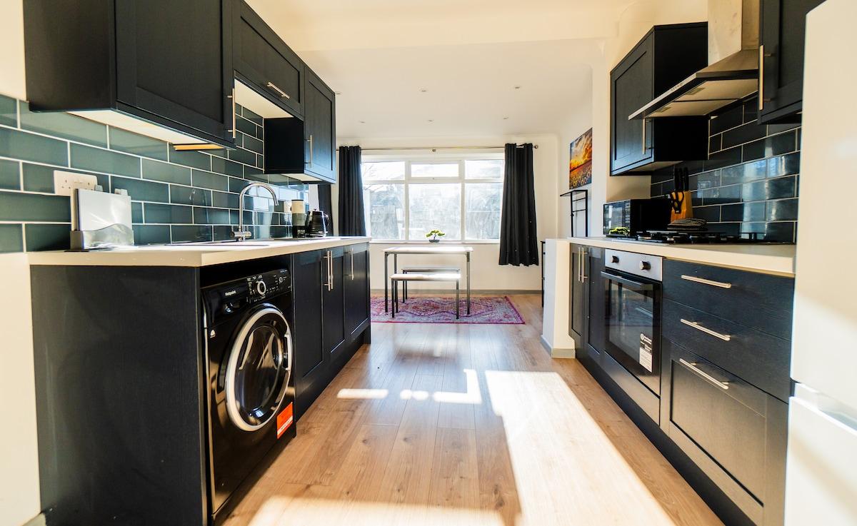 Cosy & Stylish Home in St Helens3