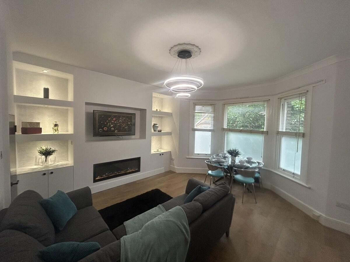 2 bed split-level flat, 5-min from Sth Croydon Stn3