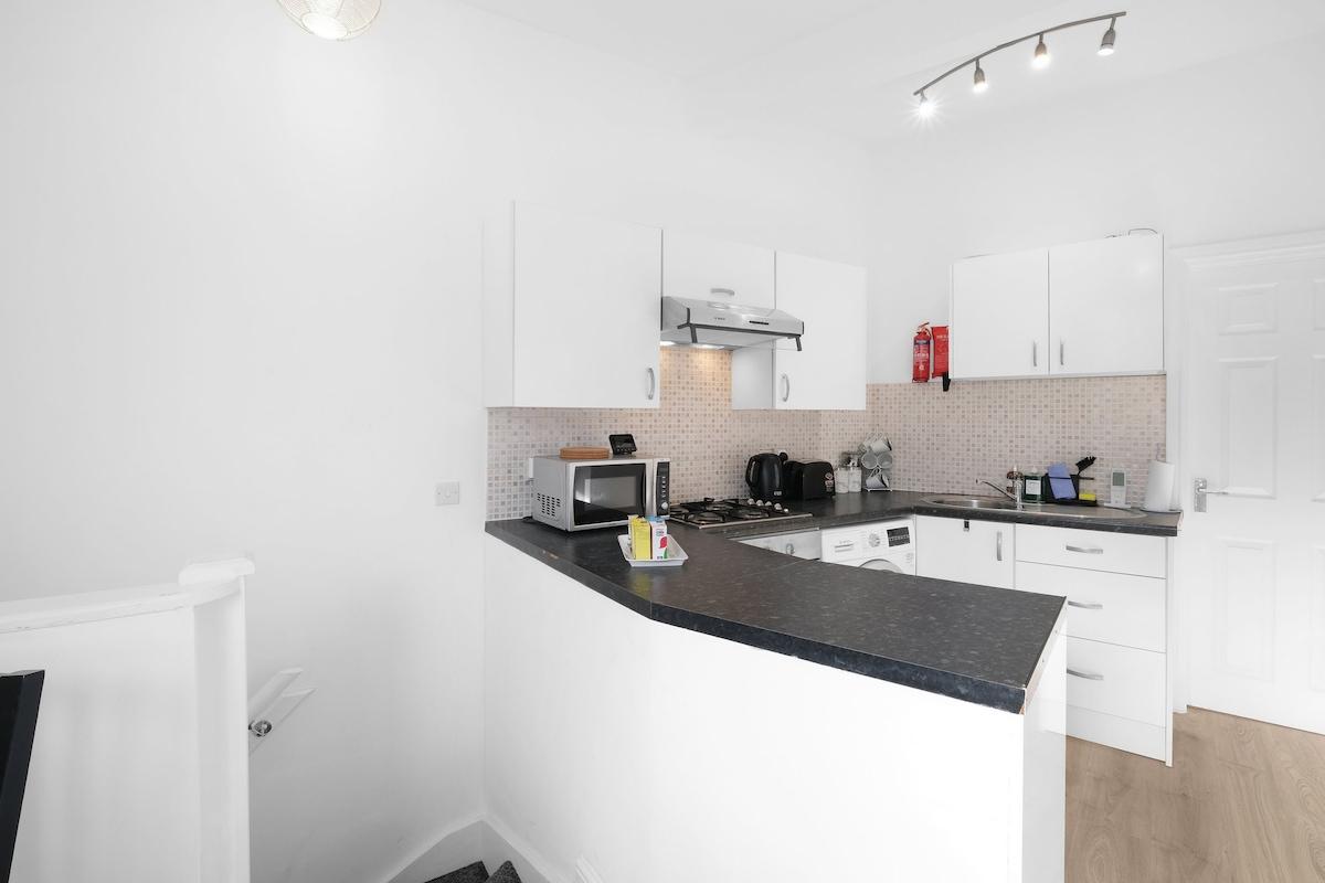 Modern 2BR Apt. Near Windsor Castle –Dedworth Road6