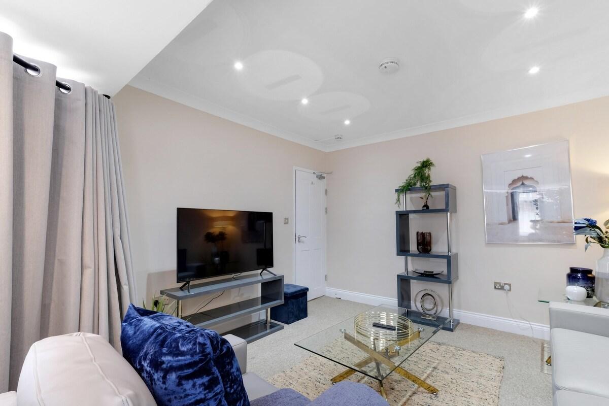 Stylish 4 bed 2-Bathroom Home in Brightside Avenue2