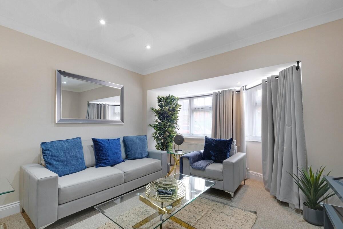 Stylish 4 bed 2-Bathroom Home in Brightside Avenue4