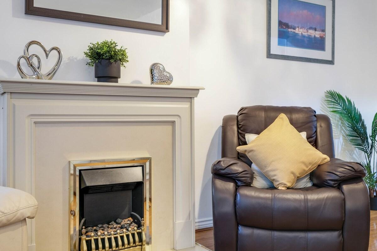 4-Bed House with Garden | Thamesmead | Sleeps 85