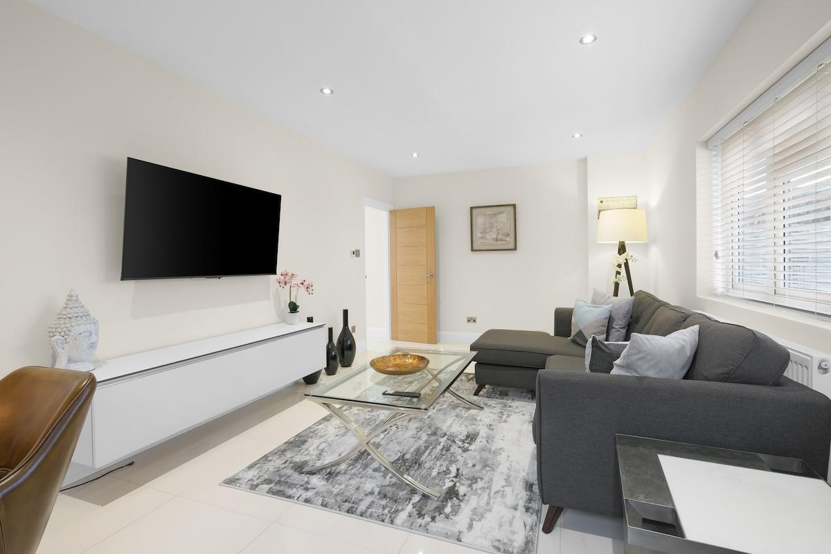 Modern Comfort 2-Bedroom, 2-Bathroom House2
