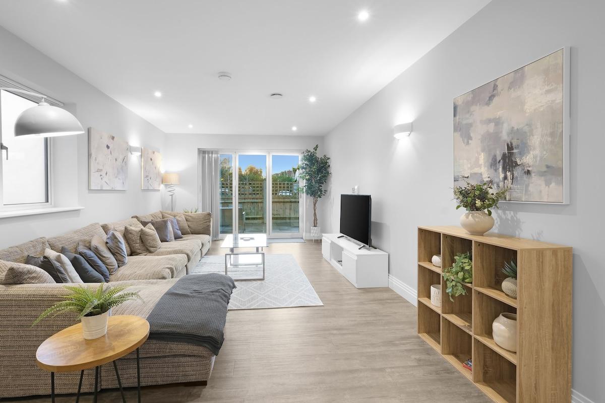 Isleworth Garden Retreat | 3BR 2BA + Gated Parking2