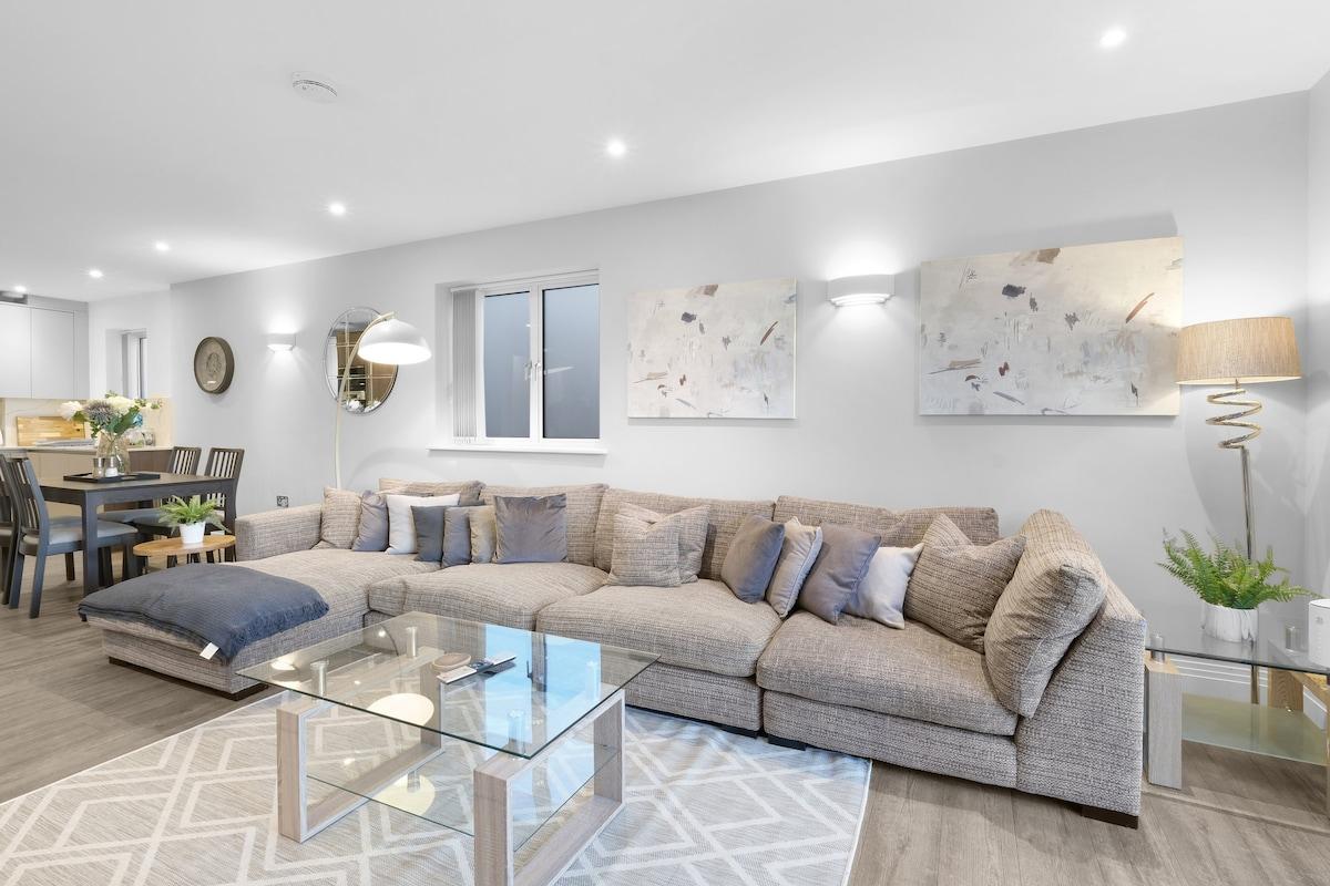 Isleworth Garden Retreat | 3BR 2BA + Gated Parking3
