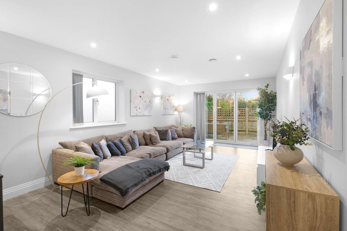 Isleworth Garden Retreat | 3BR 2BA + Gated Parking4