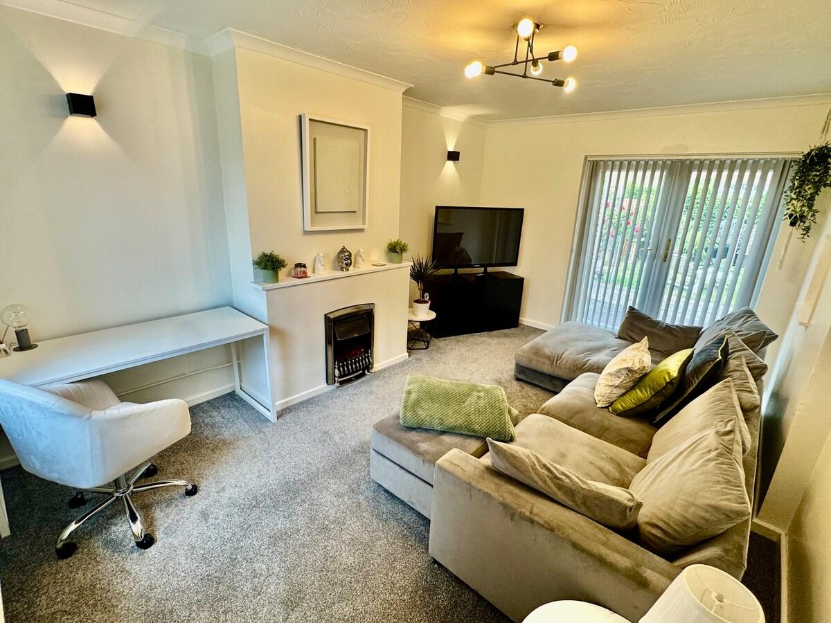 Comfortable 3BR house-parking close to city centre2