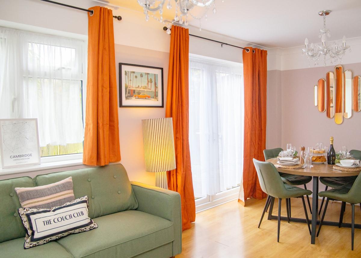 3x Bed Elegant Home with Parking3