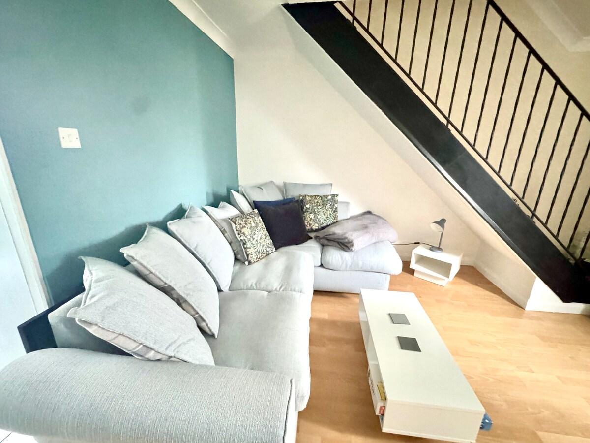 Homely 2 bedroom house, parking2